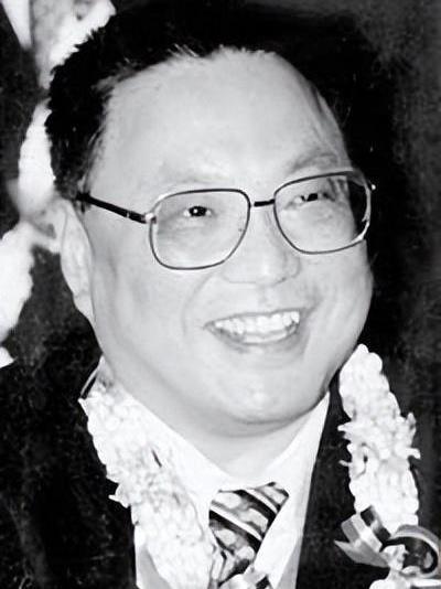美国海明威的《桥边的老人》的简介,桥边的老人,海明威笔下的战争与人性微光 美国海明威的《桥边的老人》的简介,桥边的老人,海明威笔下的战争与人性微光