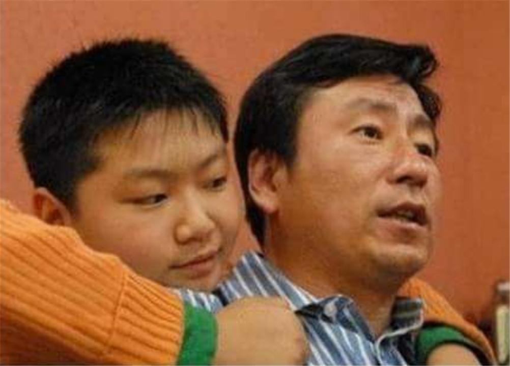 用心良苦 歌词的 意思是 一生错，爱放你的手”还是“一生.一生错，爱放你的手